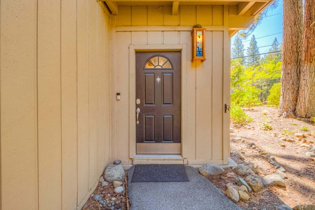 Two-story mountain-view condo with balcony, fireplace & pool - dog-friendly