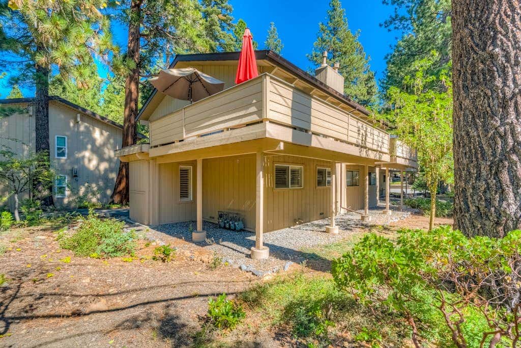 Two-story mountain-view condo with balcony, fireplace & pool - dog-friendly