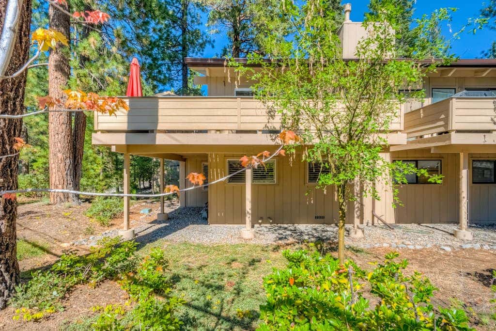 Two-story mountain-view condo with balcony, fireplace & pool - dog-friendly
