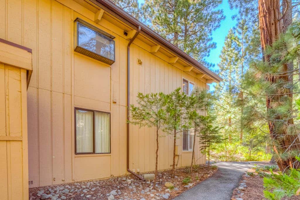 Two-story mountain-view condo with balcony, fireplace & pool - dog-friendly