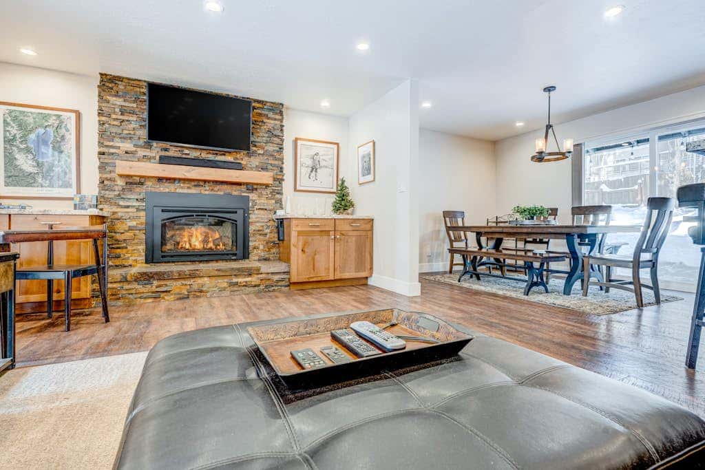 Dog-friendly modern abode with large yard, fireplace, cable & washer&dryer