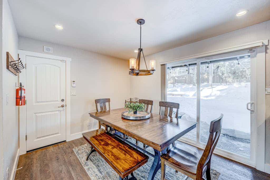 Dog-friendly modern abode with large yard, fireplace, cable & washer&dryer