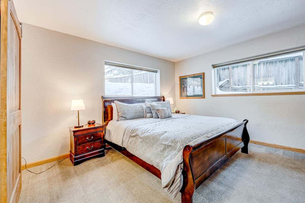 Dog-friendly modern abode with large yard, fireplace, cable & washer&dryer