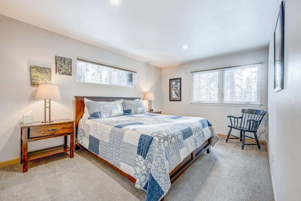 Dog-friendly modern abode with large yard, fireplace, cable & washer&dryer