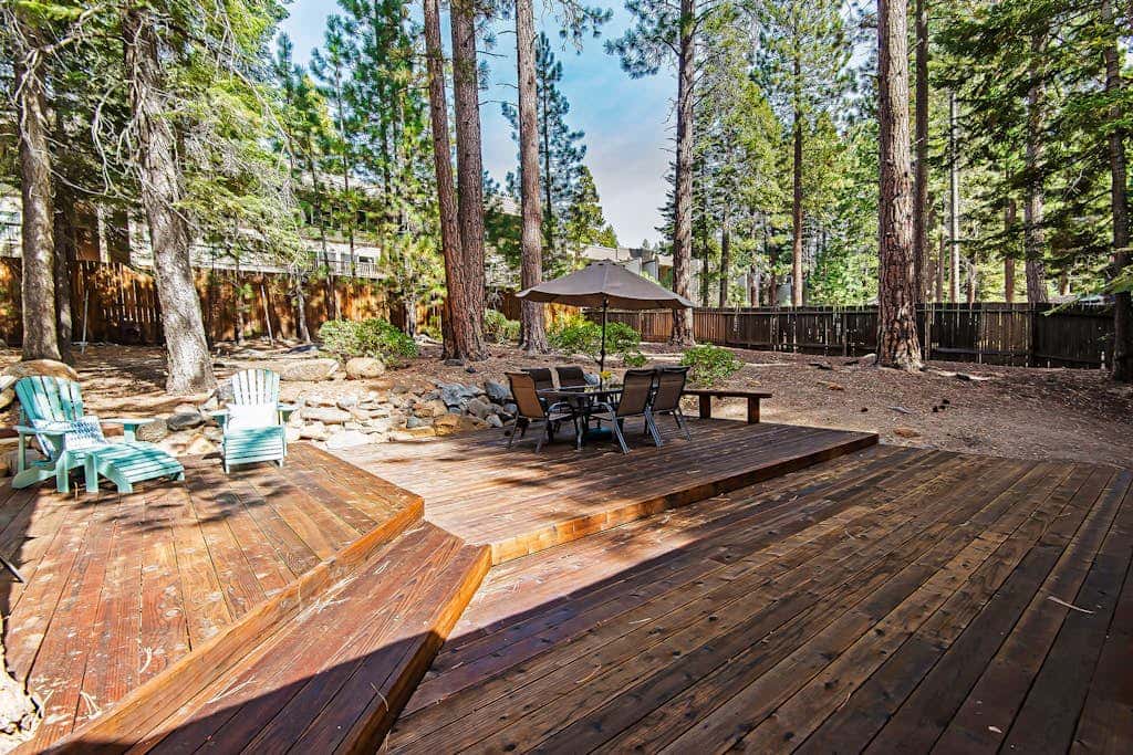 Dog-friendly modern abode with large yard, fireplace, cable & washer&dryer