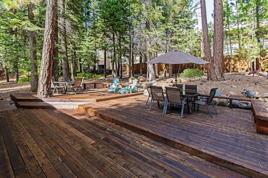 Dog-friendly modern abode with large yard, fireplace, cable & washer&dryer