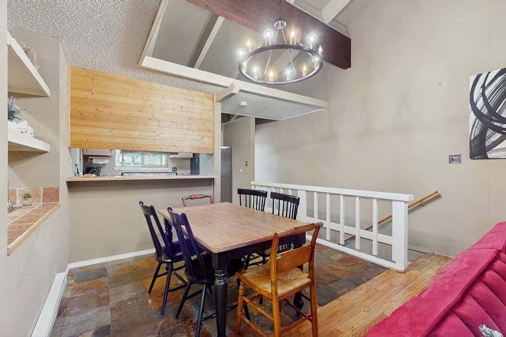 Townhome with Fireplace, Pool, Sauna, Free Shuttle Pickup-Drop-off to Ski Resort