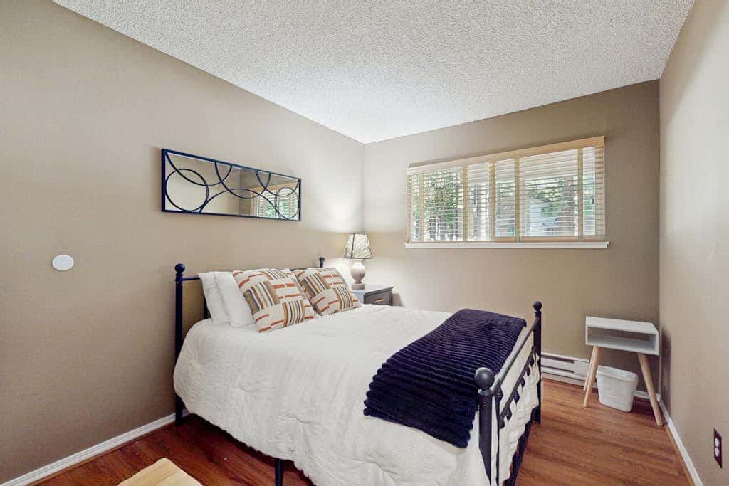 Townhome with Fireplace, Pool, Sauna, Free Shuttle Pickup-Drop-off to Ski Resort