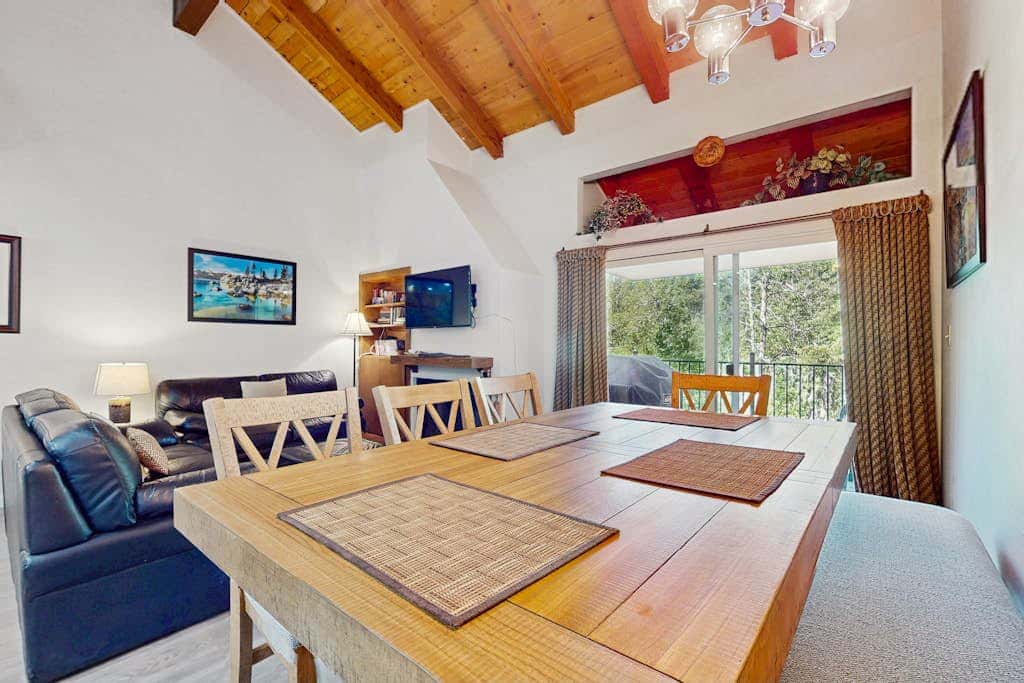 Tahoe condo with hot tub, central AC, fireplace, gas grill & balcony
