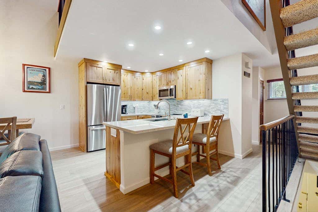 Tahoe condo with hot tub, central AC, fireplace, gas grill & balcony