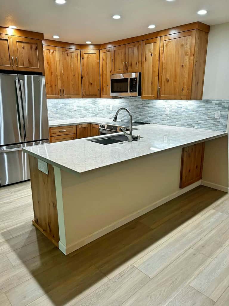 Tahoe condo with hot tub, central AC, fireplace, gas grill & balcony