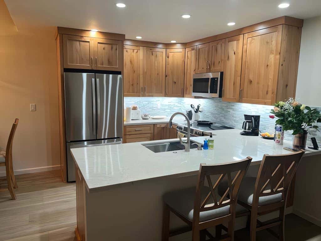 Tahoe condo with hot tub, central AC, fireplace, gas grill & balcony