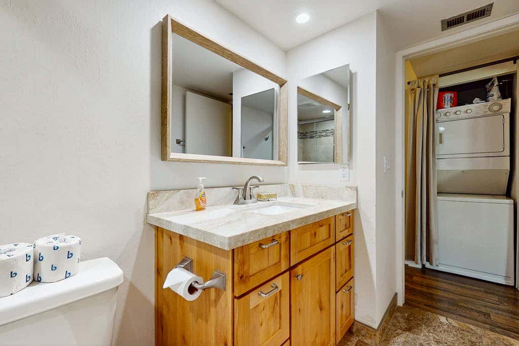 Tahoe condo with hot tub, central AC, fireplace, gas grill & balcony