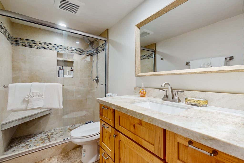 Tahoe condo with hot tub, central AC, fireplace, gas grill & balcony