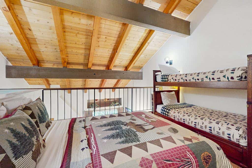 Tahoe condo with hot tub, central AC, fireplace, gas grill & balcony