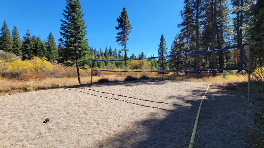 Tahoe condo with hot tub, central AC, fireplace, gas grill & balcony