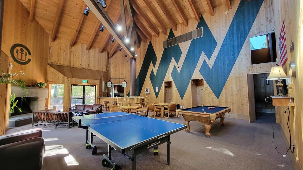 Tahoe condo with hot tub, central AC, fireplace, gas grill & balcony