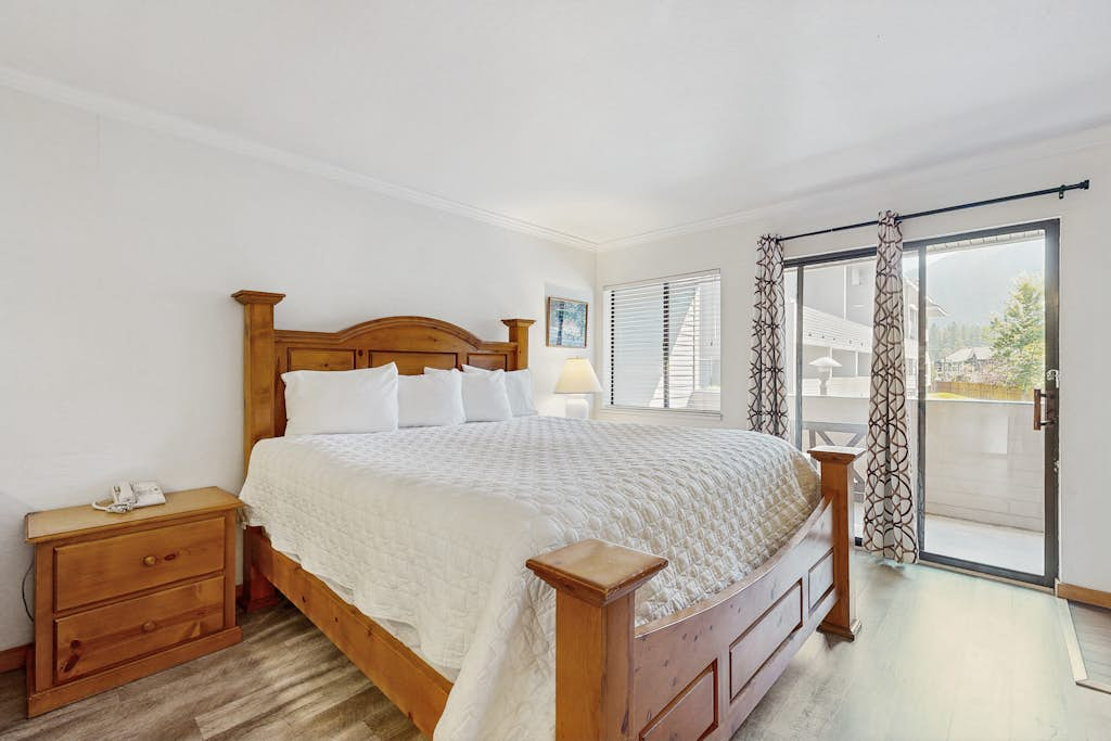 Your next big mountain escape awaits at this Lakeland Village deluxe studio