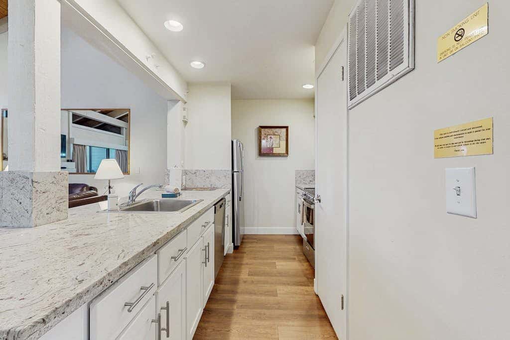 Lovely townhome near lake with wonderful amenities & tons of seasonal activities