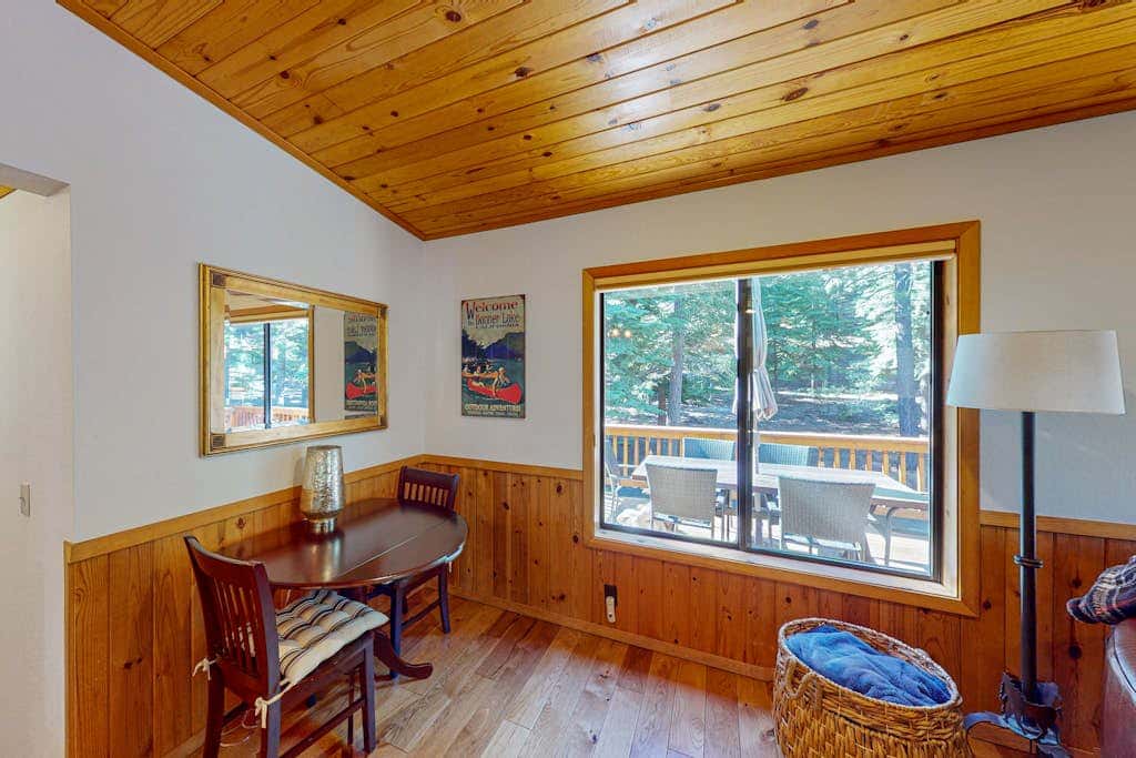 Lovely mountain home with skiing, pool, hot tub, fast WiFi, & washer&dryer