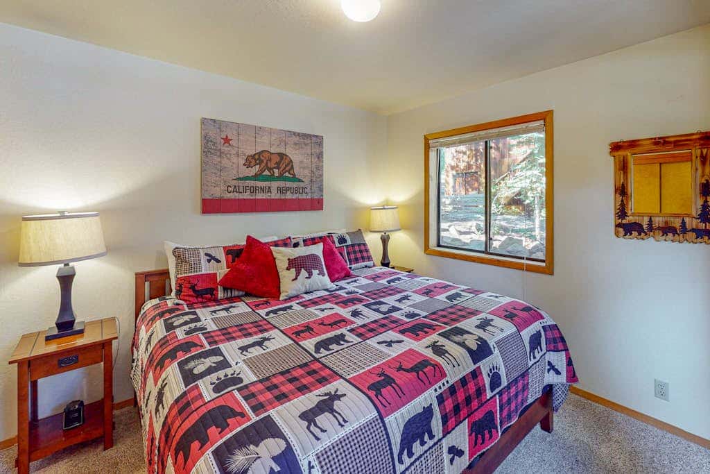 Lovely mountain home with skiing, pool, hot tub, fast WiFi, & washer&dryer