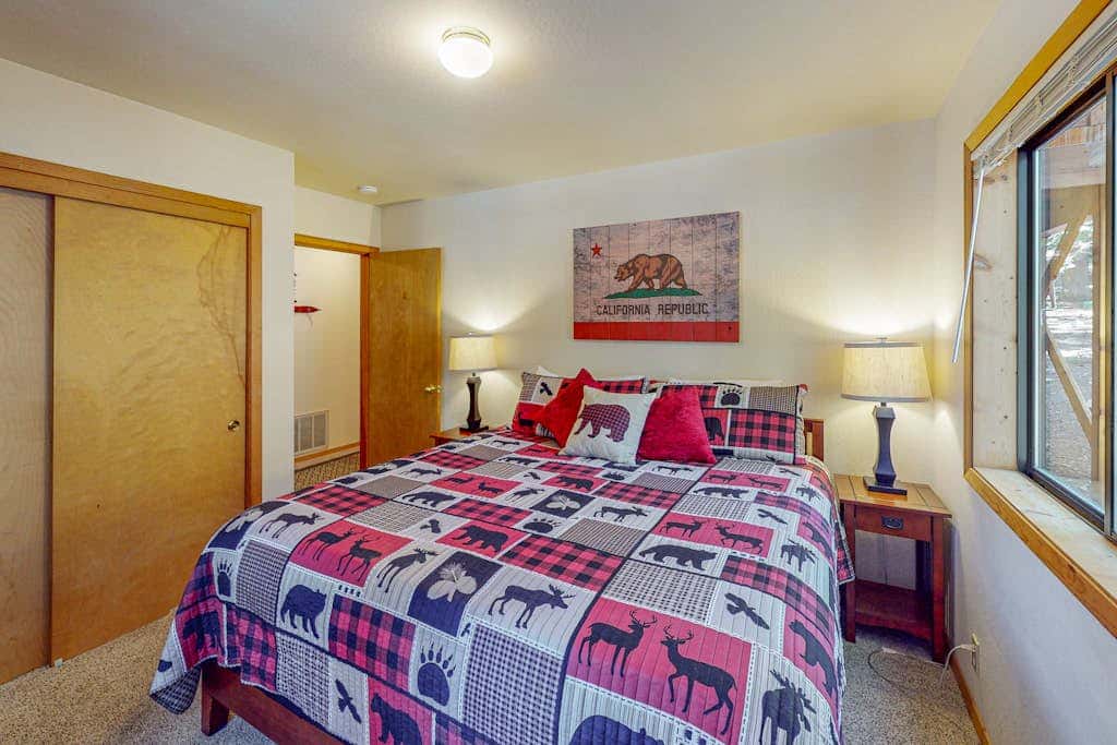 Lovely mountain home with skiing, pool, hot tub, fast WiFi, & washer&dryer
