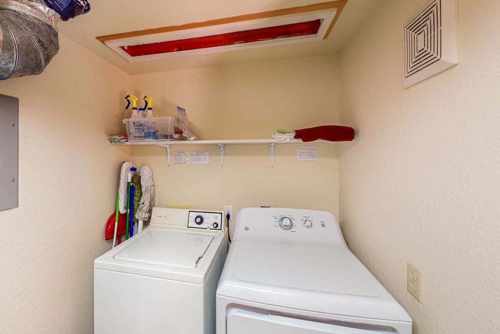 Lovely mountain home with skiing, pool, hot tub, fast WiFi, & washer&dryer