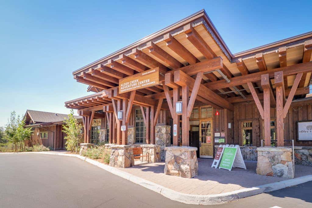 Lovely mountain home with skiing, pool, hot tub, fast WiFi, & washer&dryer