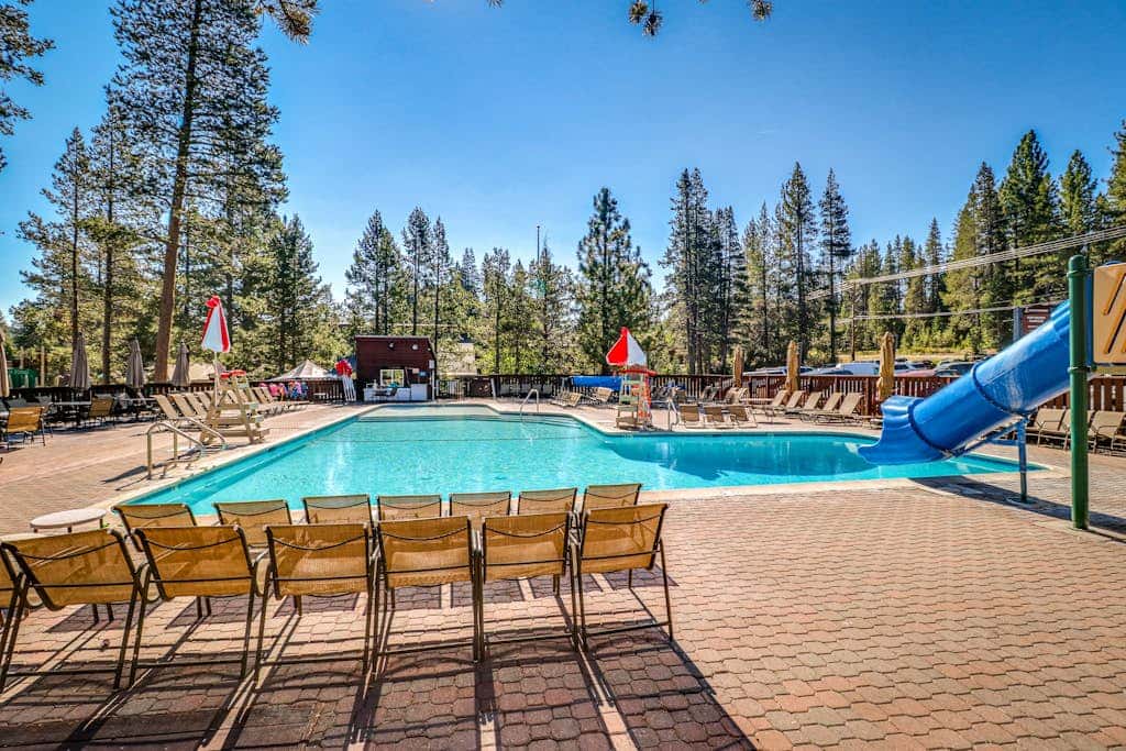 Cozy studio condo with kitchenette, deck, WiFi, & nearby activities