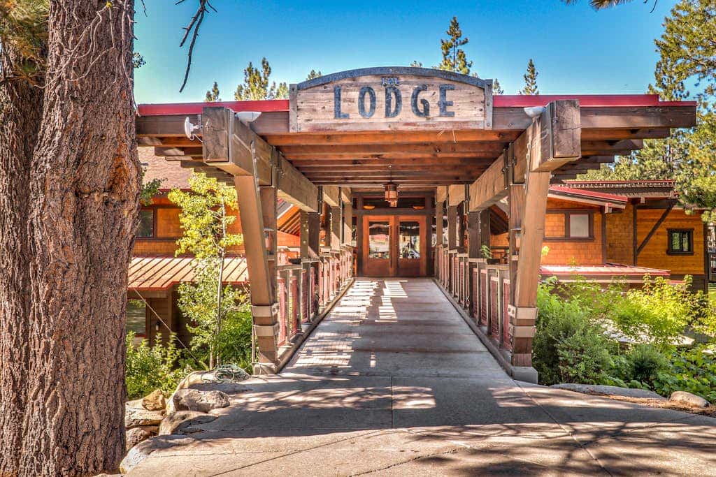 Cozy studio condo with kitchenette, deck, WiFi, & nearby activities