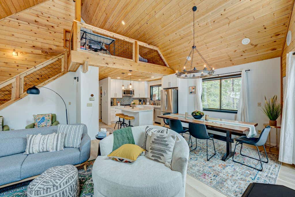 Cozy-Chic Mountain Getaway in the Heart of Truckee