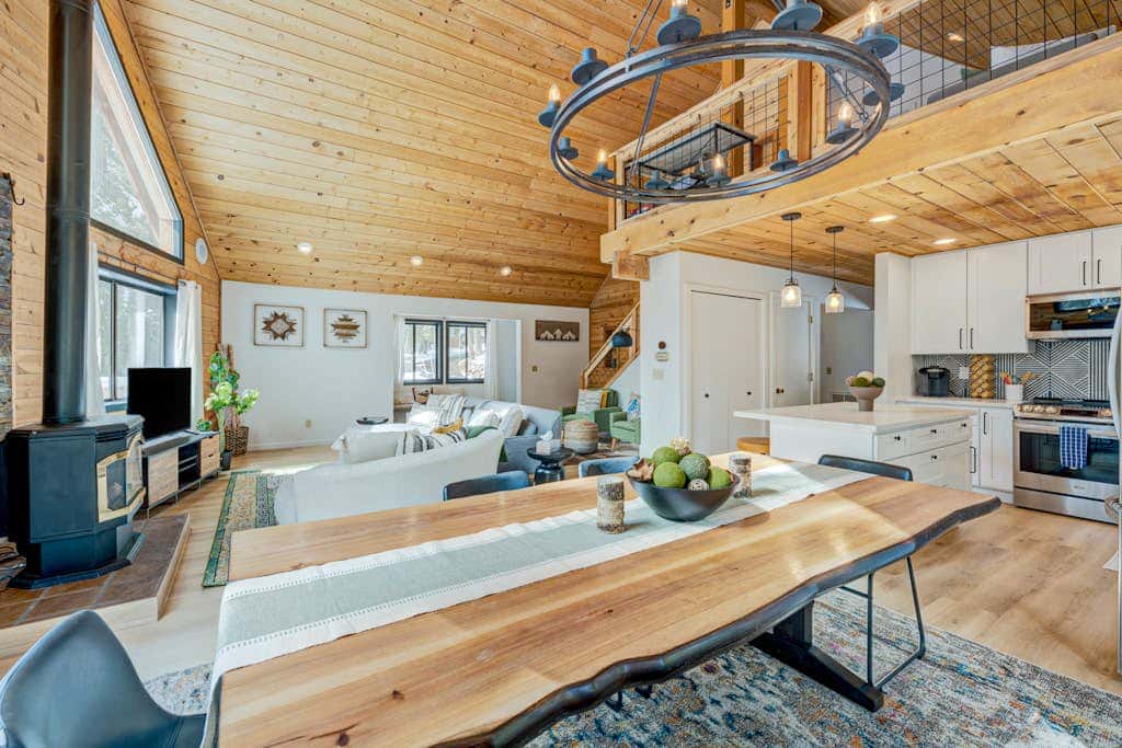 Cozy-Chic Mountain Getaway in the Heart of Truckee
