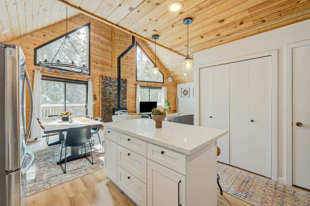 Cozy-Chic Mountain Getaway in the Heart of Truckee