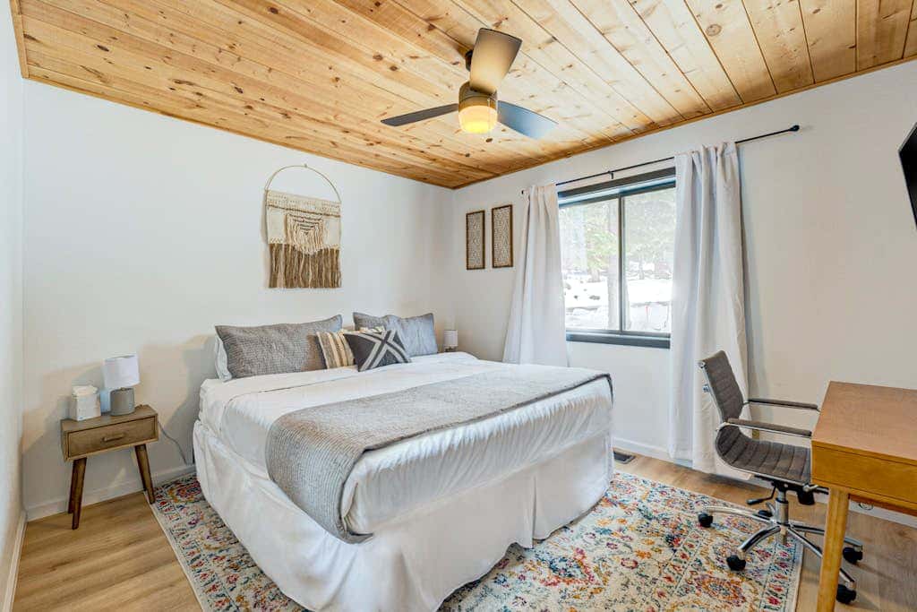 Cozy-Chic Mountain Getaway in the Heart of Truckee