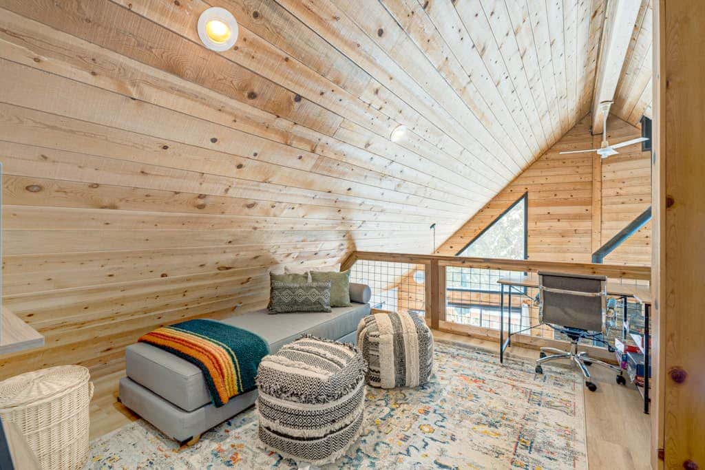 Cozy-Chic Mountain Getaway in the Heart of Truckee