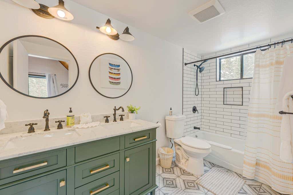 Cozy-Chic Mountain Getaway in the Heart of Truckee