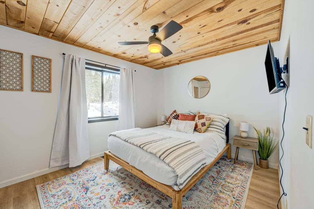 Cozy-Chic Mountain Getaway in the Heart of Truckee