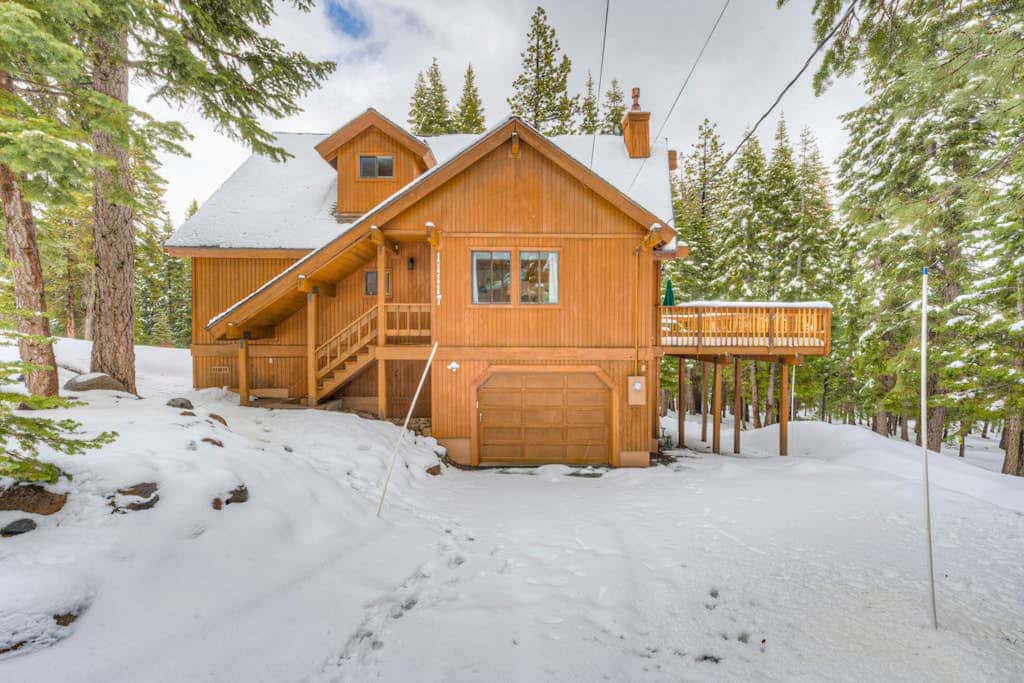 Cozy-Chic Mountain Getaway in the Heart of Truckee