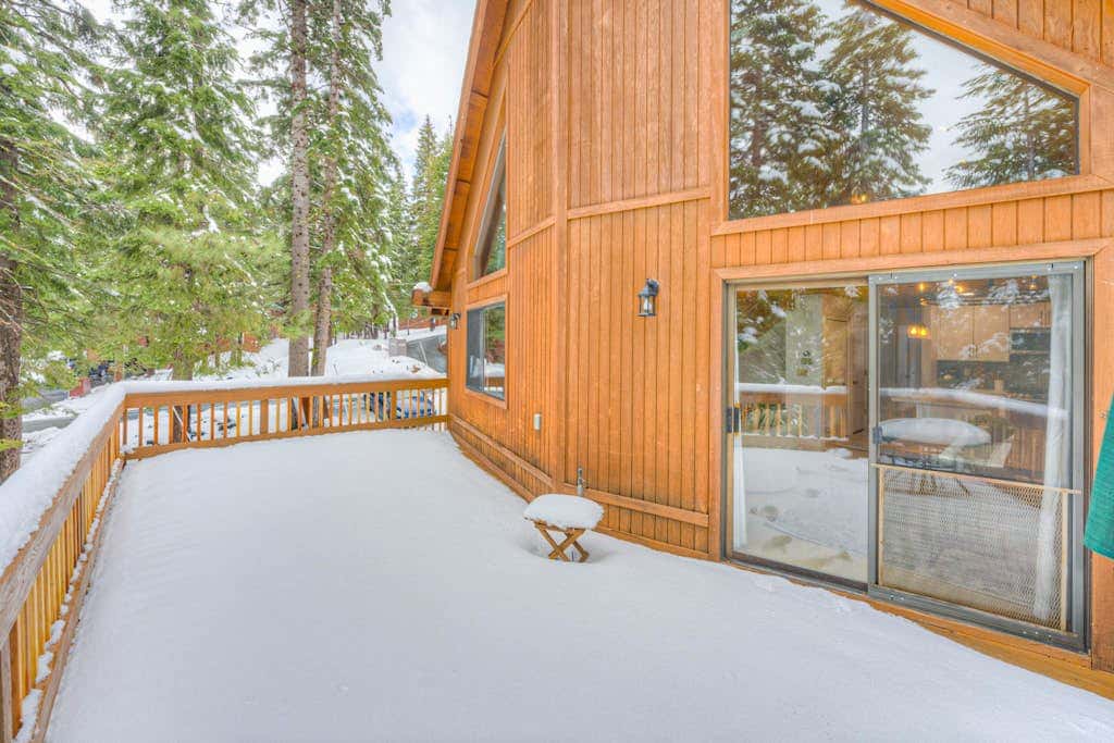 Cozy-Chic Mountain Getaway in the Heart of Truckee