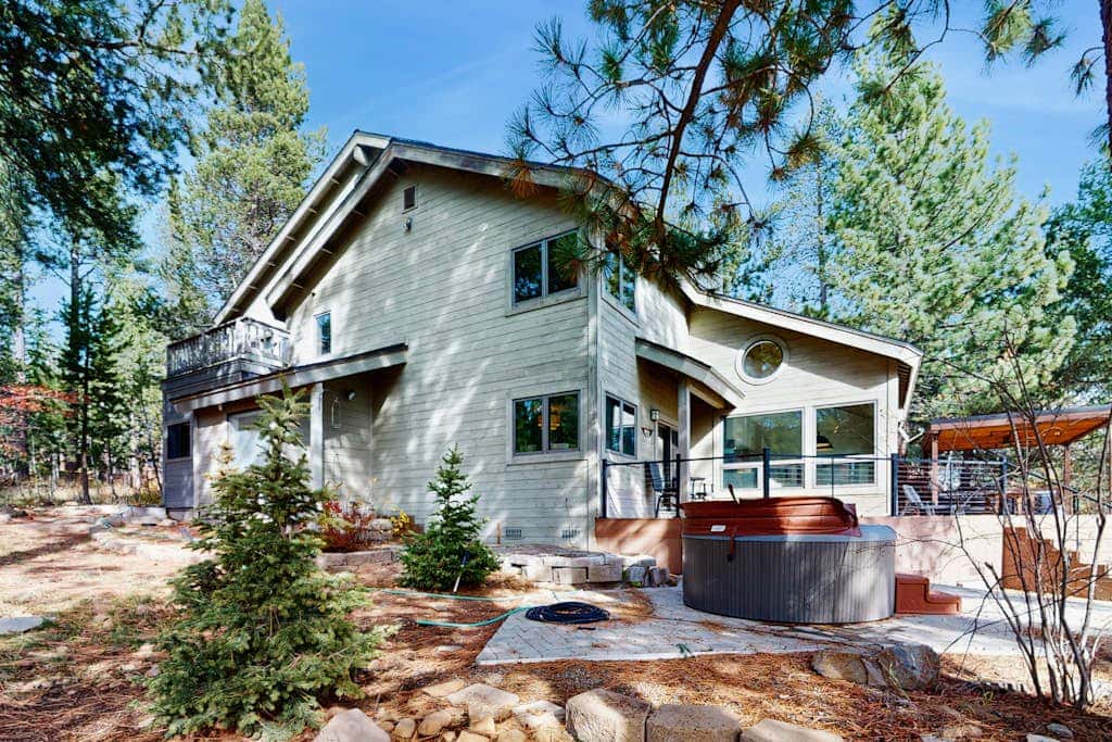Expansive Tahoe home with hot tub, deck, sauna, game room and washer&dryer