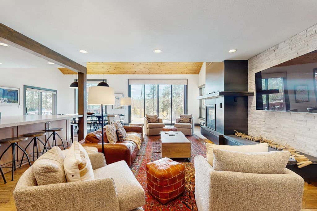 Expansive Tahoe home with hot tub, deck, sauna, game room and washer&dryer
