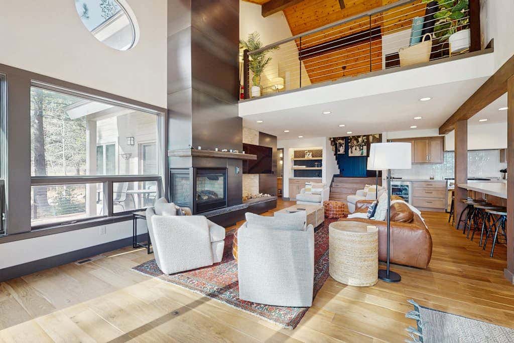 Expansive Tahoe home with hot tub, deck, sauna, game room and washer&dryer