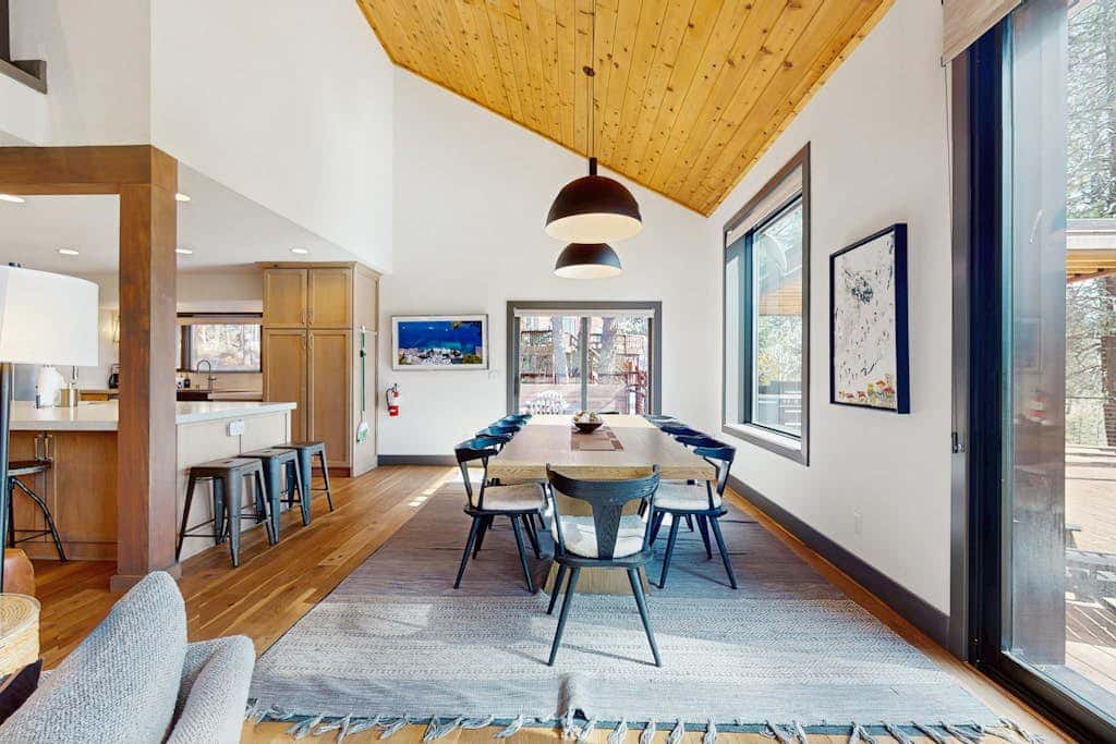 Expansive Tahoe home with hot tub, deck, sauna, game room and washer&dryer