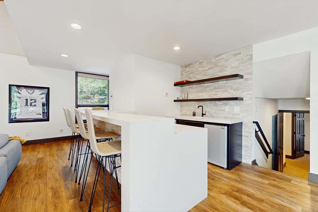 Expansive Tahoe home with hot tub, deck, sauna, game room and washer&dryer