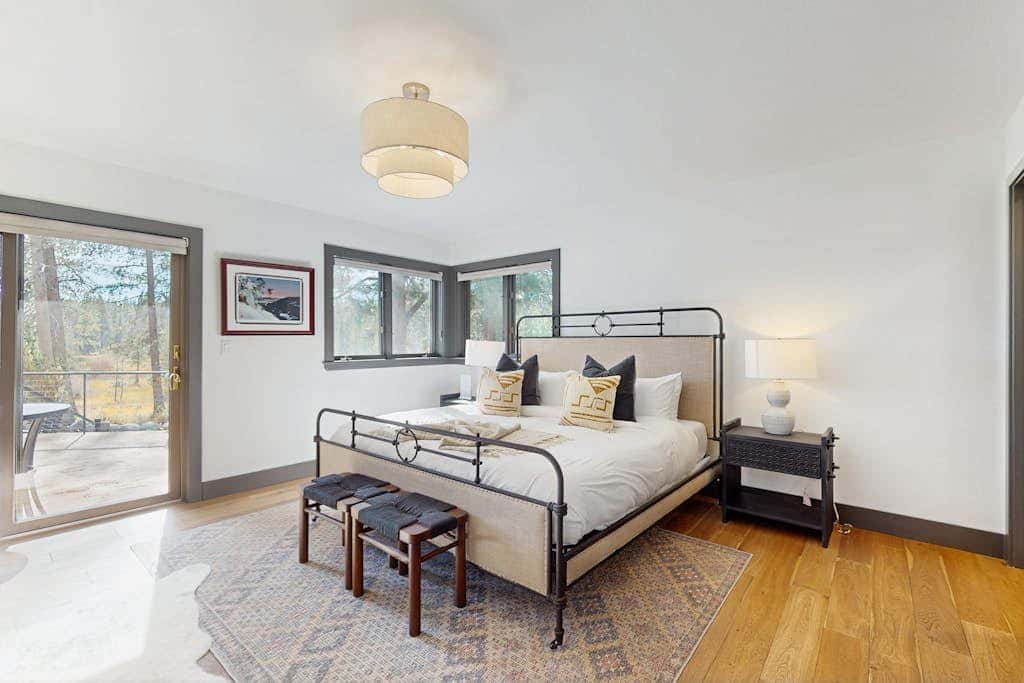 Expansive Tahoe home with hot tub, deck, sauna, game room and washer&dryer