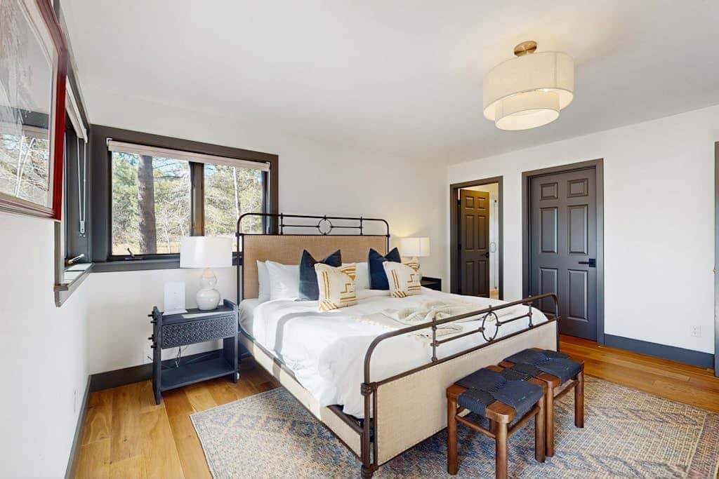 Expansive Tahoe home with hot tub, deck, sauna, game room and washer&dryer