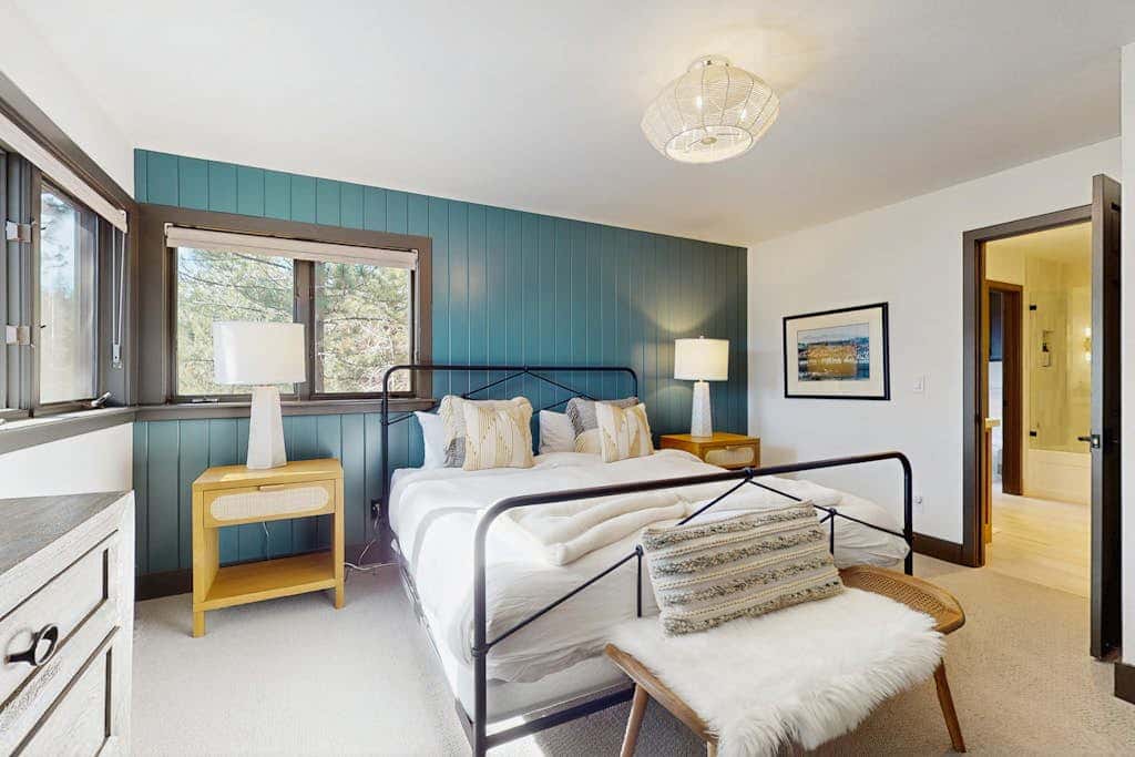 Expansive Tahoe home with hot tub, deck, sauna, game room and washer&dryer