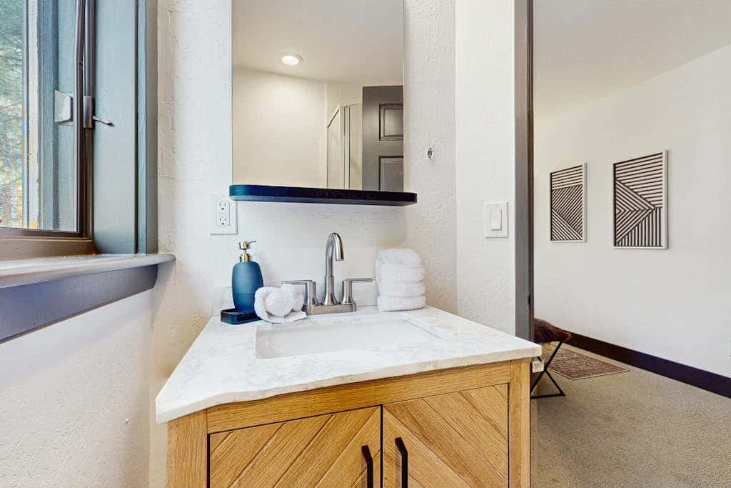 Expansive Tahoe home with hot tub, deck, sauna, game room and washer&dryer