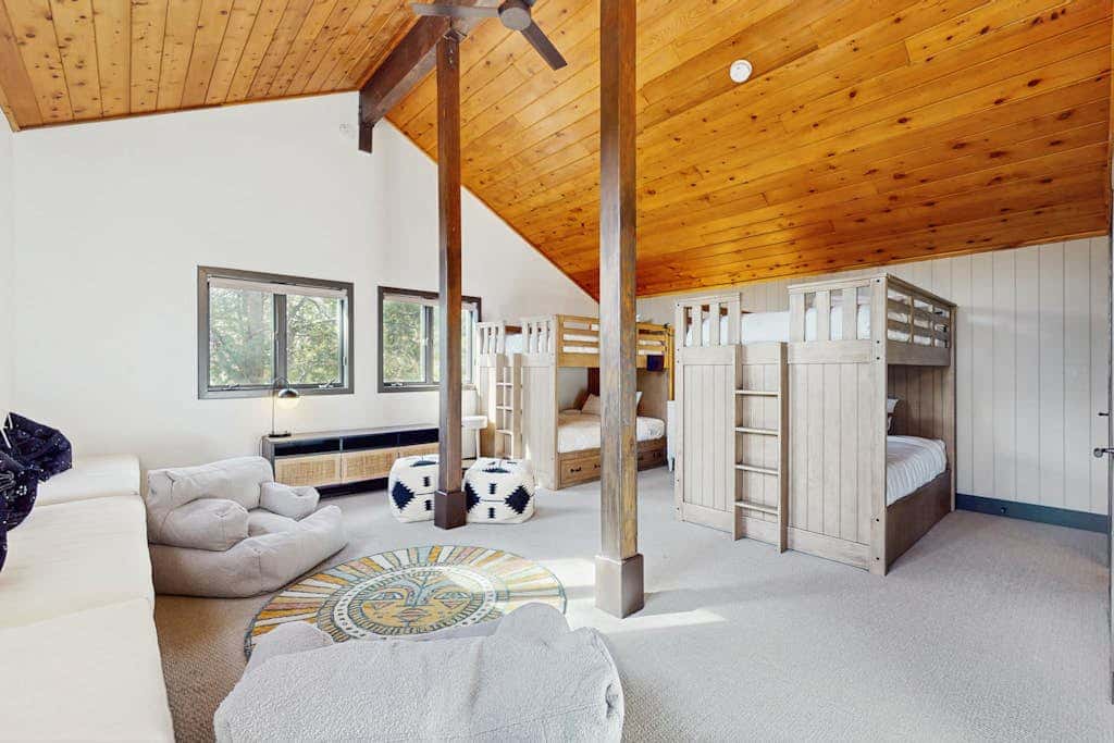 Expansive Tahoe home with hot tub, deck, sauna, game room and washer&dryer