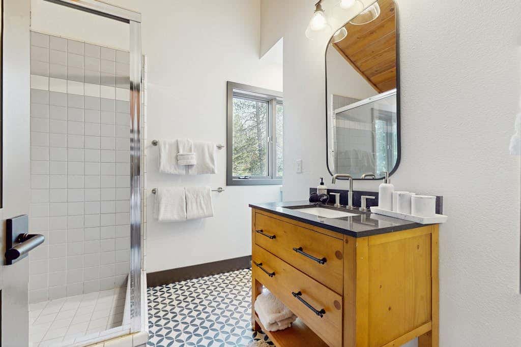 Expansive Tahoe home with hot tub, deck, sauna, game room and washer&dryer